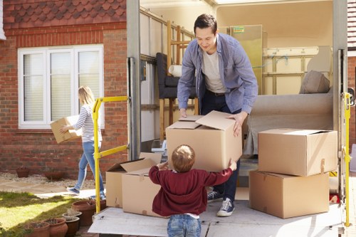 Removal truck hire in Hanwell for local moving day